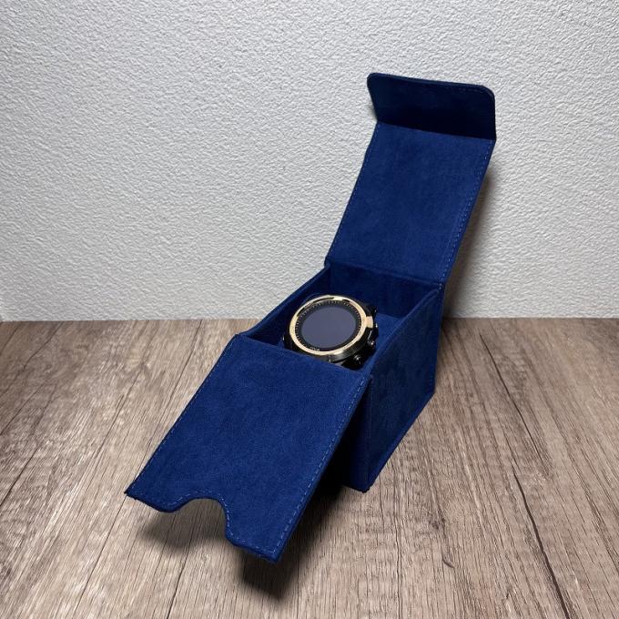 In het groot Speciale Blauwe Suède Verpakkende Doos voor de Vastgestelde Riem van het Horlogehorloge