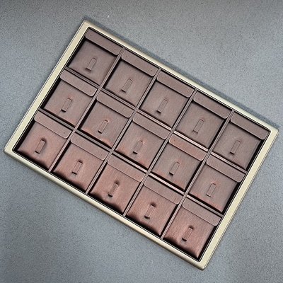 355*255*25mm de Bruine Pu Vertoningen van Juwelendienbladen voor Ring Earring Pendant Necklace