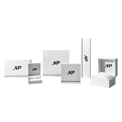 De witte Klassieke Luxejuwelen Eenvoud Ring Boxes For Wedding van Verpakkingsdozen