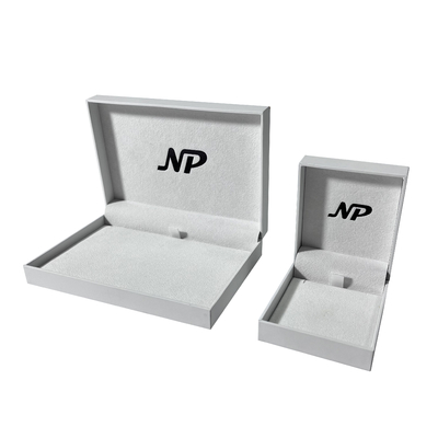 De witte Klassieke Luxejuwelen Eenvoud Ring Boxes For Wedding van Verpakkingsdozen