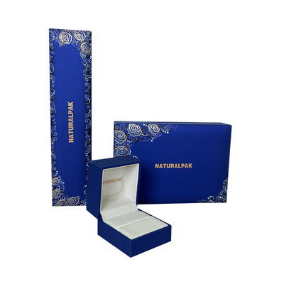 Douanedocument met gouden de juwelen verpakkend vakje van het folieembleem
