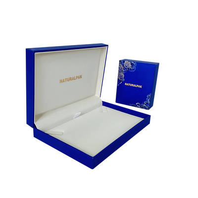 Douanedocument met gouden de juwelen verpakkend vakje van het folieembleem