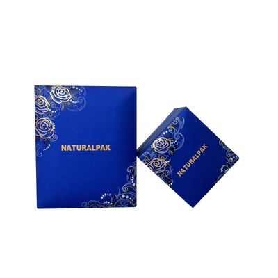Douanedocument met gouden de juwelen verpakkend vakje van het folieembleem
