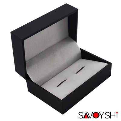 Zwarte Kunstleergiften die Dozencufflink Dozen inpakken die met Elastiek verpakken